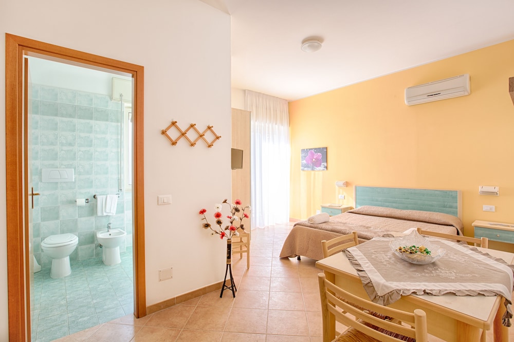 

Milano - Gargano, Mare Italia - Residence Fontana Vecchia