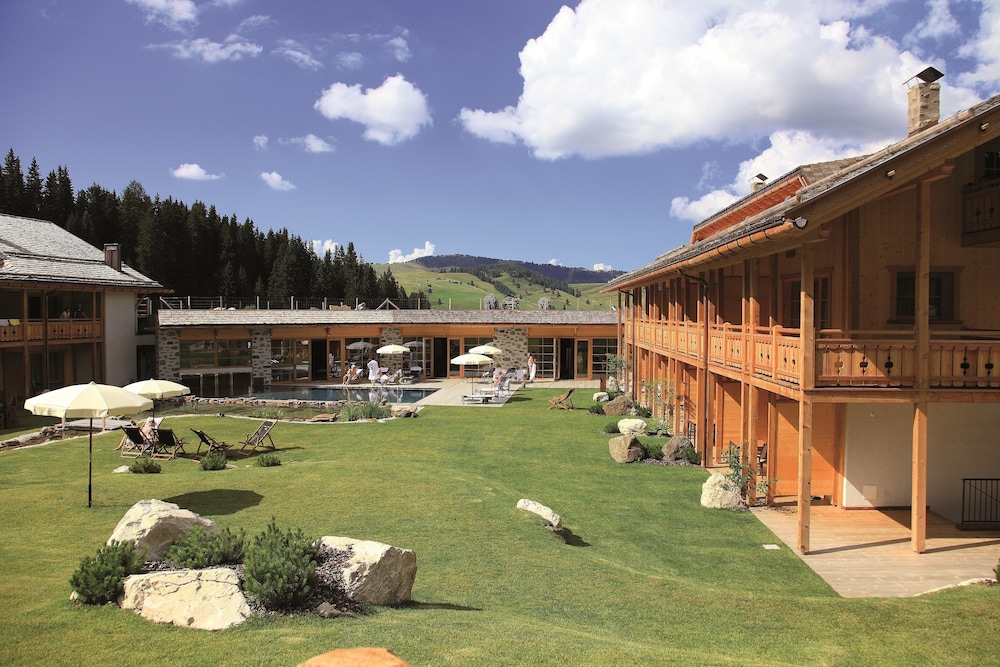 

Milano - Ortisei - Dolomites Living Hotel Tirler