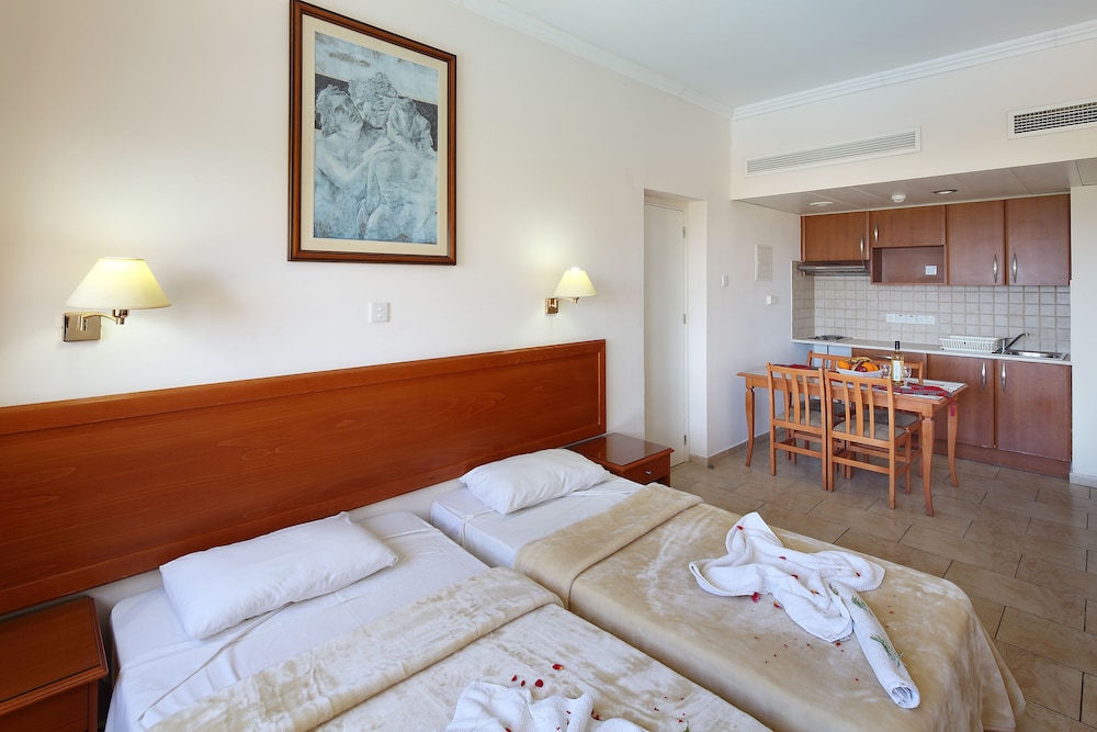 

Bari - Paphos - Panareti Coral Bay Resort