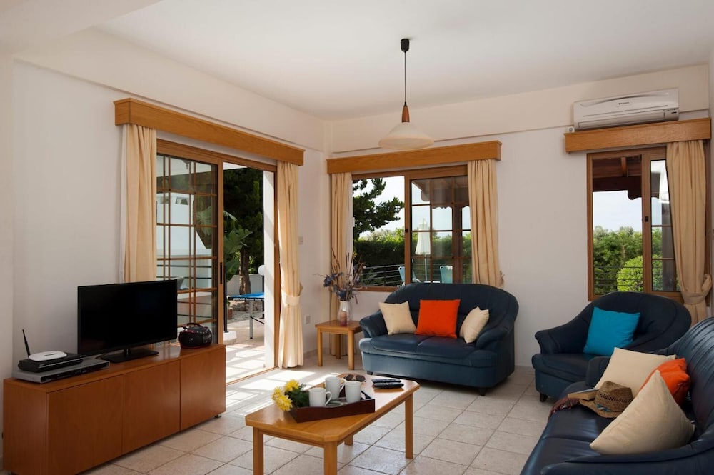 

Trieste - Paphos - Panareti Coral Bay Resort