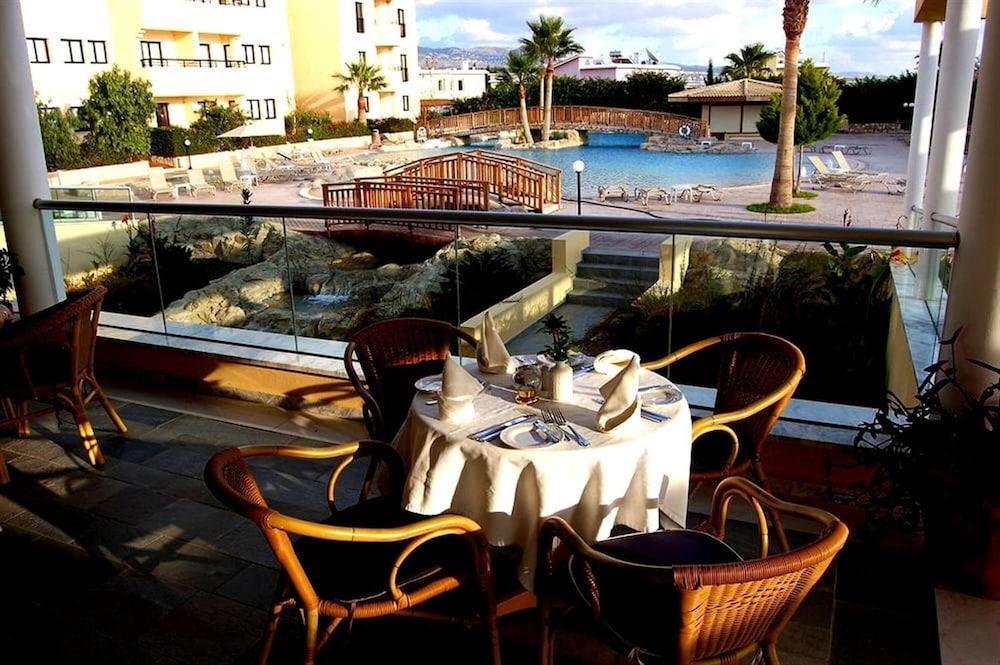 

Roma - Peyia - Panareti Coral Bay Resort