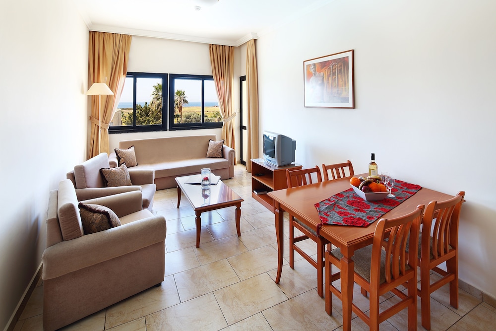 

Catania - Paphos - Panareti Coral Bay Resort