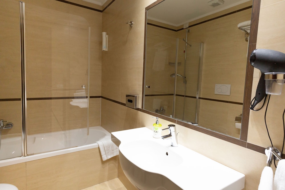 

Brindisi - Roma - Cervara Park Hotel
