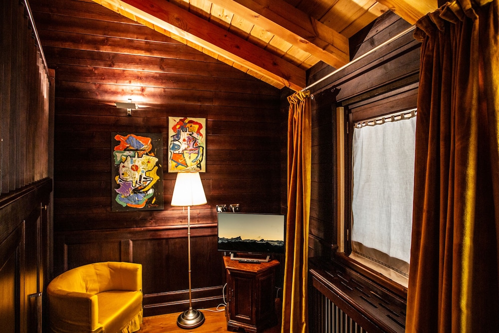

Lamezia Terme - Cervinia - Art Hotel Grandes Murailles