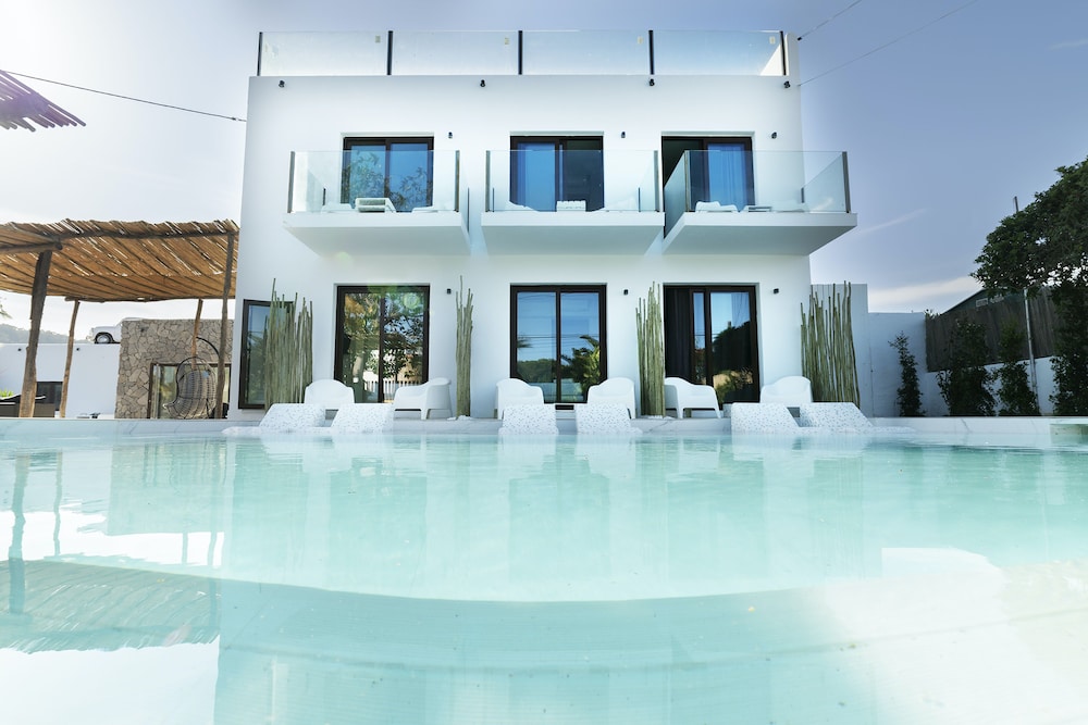

Roma - Playa d'en Bossa, Ibiza - PAIISE Hotels