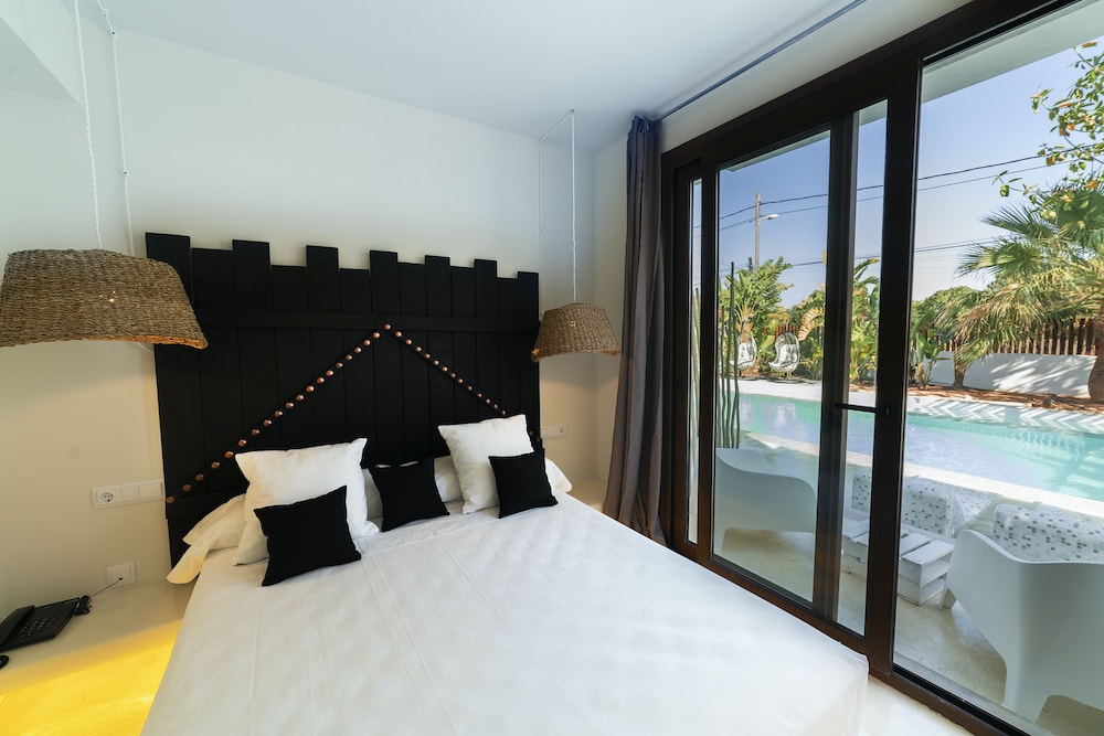 

Roma - Playa d'en Bossa, Ibiza - PAIISE Hotels