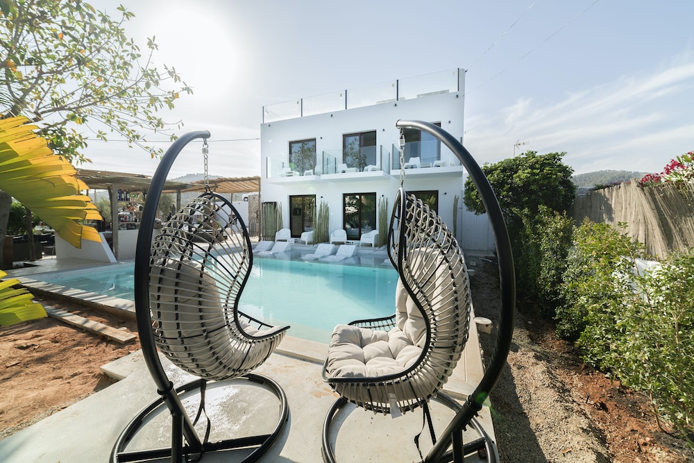 

Ancona - Playa d'en Bossa, Ibiza - PAIISE Hotels