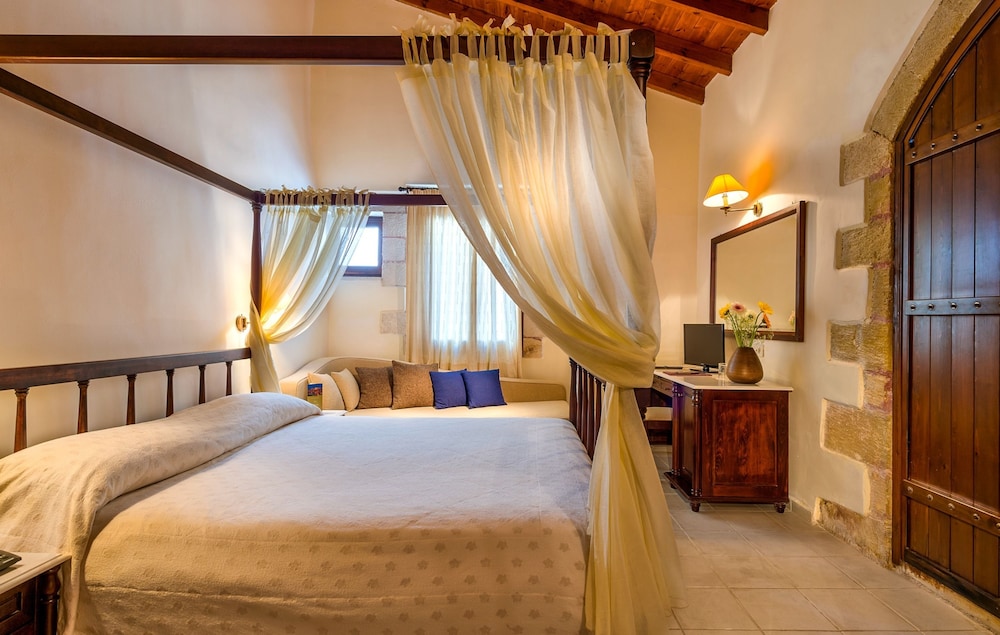 

Bari - Kolimbari - Spilia Village Hotel & Villas