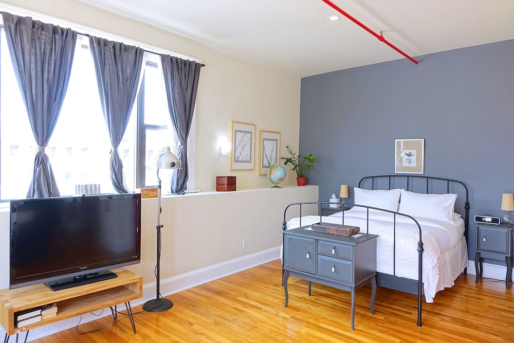 

Genova - New York - Aeroporto La Guardia - The Box House Hotel