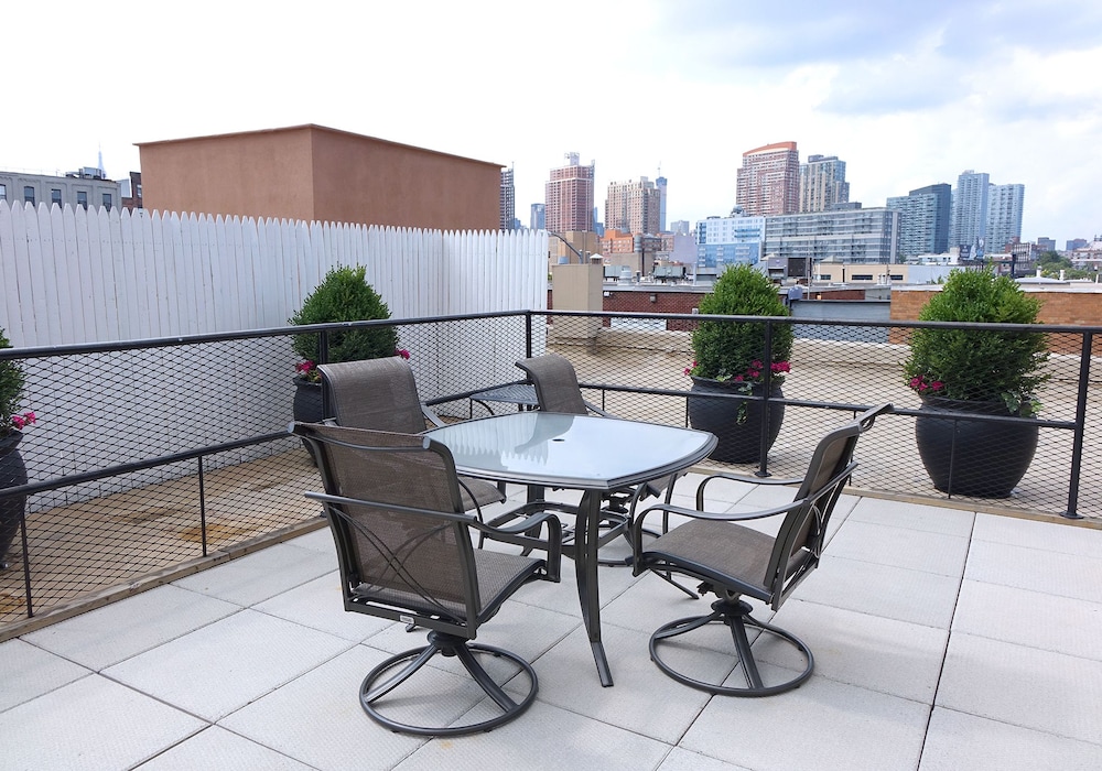 

Firenze - New York - Aeroporto La Guardia - The Box House Hotel