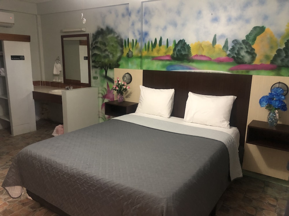 

Roma - Belize City - Best Time Inn Hotel - Car Rental