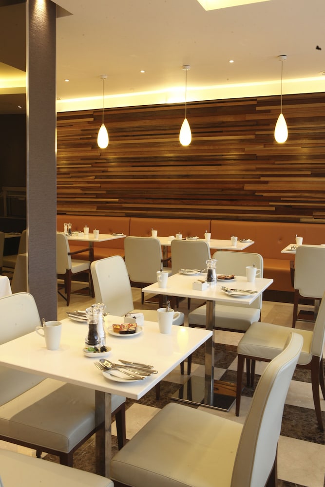

Venezia - West Drayton - Park Grand Heathrow