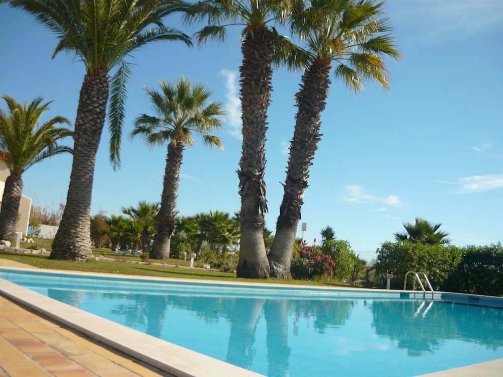 

Firenze - Altura - Praia da Lota Resort – Beachfront Hotel