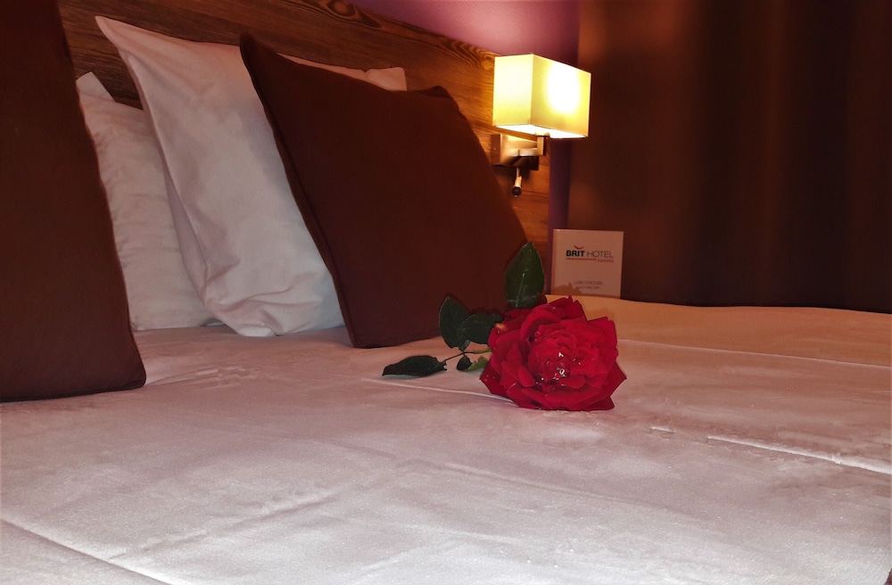 

Roma - Pau - Brit Hotel Confort Pau Lons