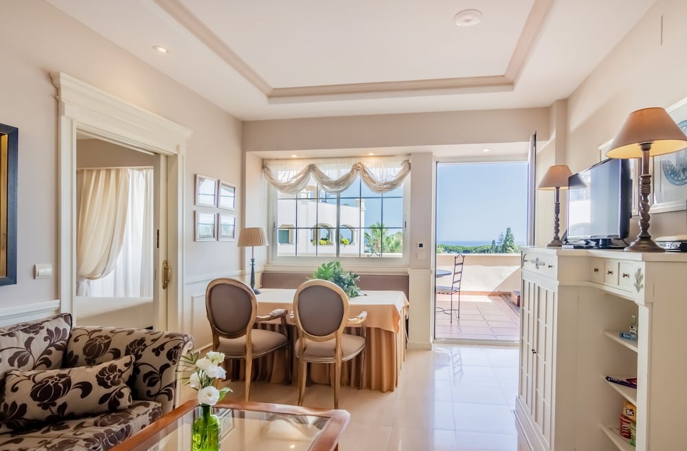

Napoli - Istán - Guadalpin Suites