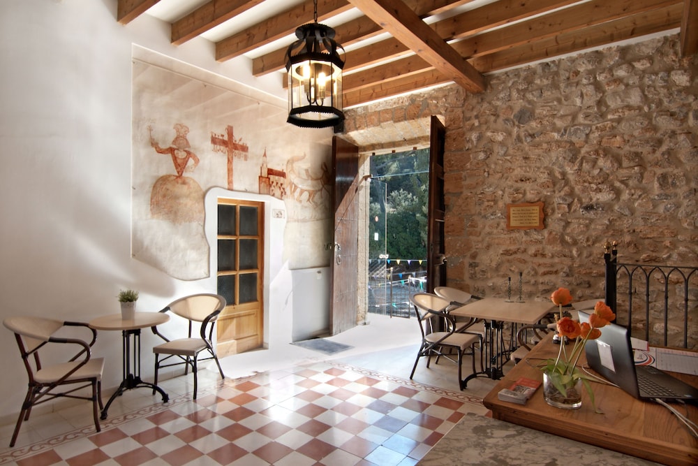 

Milano - Puerto De Alcudia, Mallorca - Petit Hotel Hostatgeria La Victoria