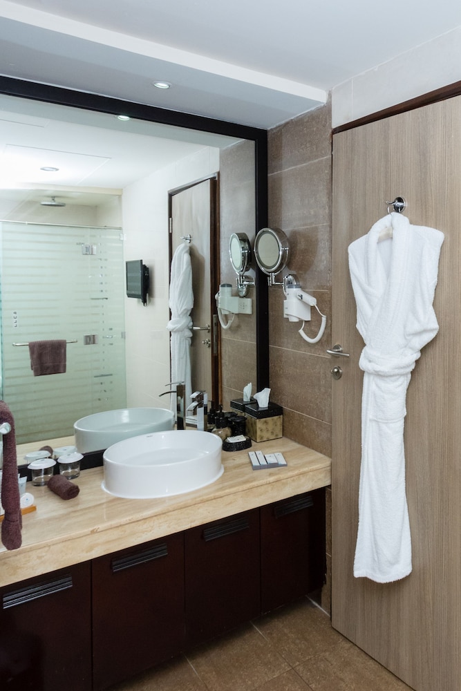 

Bologna - Ras Al Khaimah - Mangrove Hotel