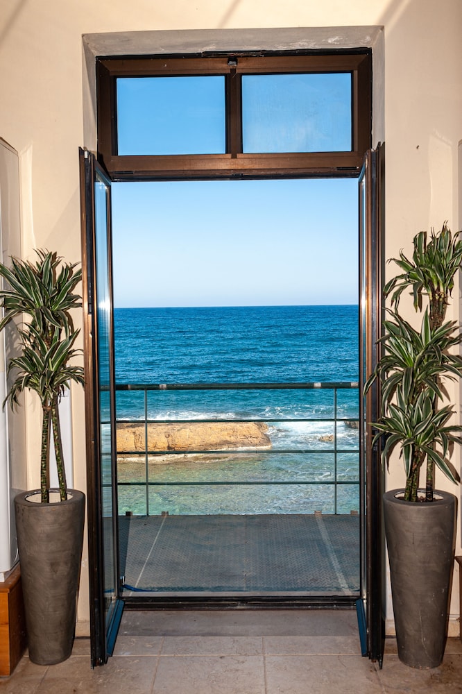 

Milano - Kalathas - Endless blue suites 3