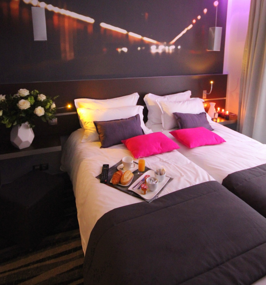 

Brindisi - Clichy - Hôtel Lumières Montmartre Paris