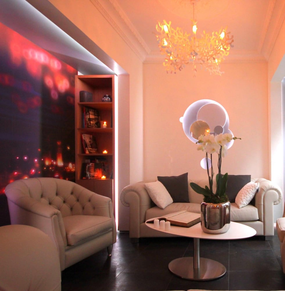 

Ancona - Clichy - Hôtel Lumières Montmartre Paris