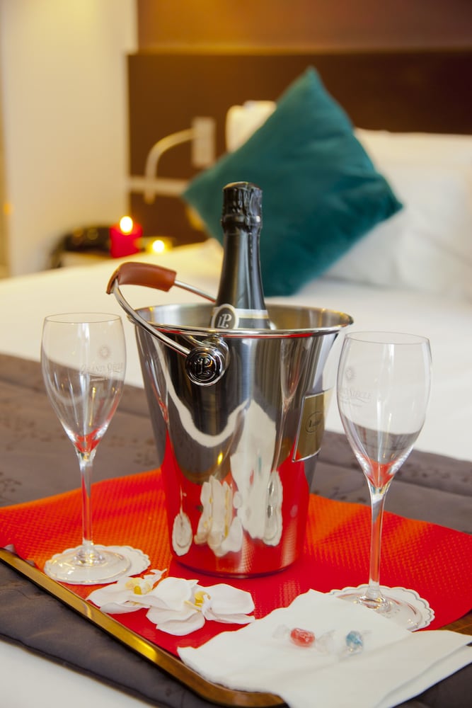 

Milano - Clichy - Hôtel Lumières Montmartre Paris