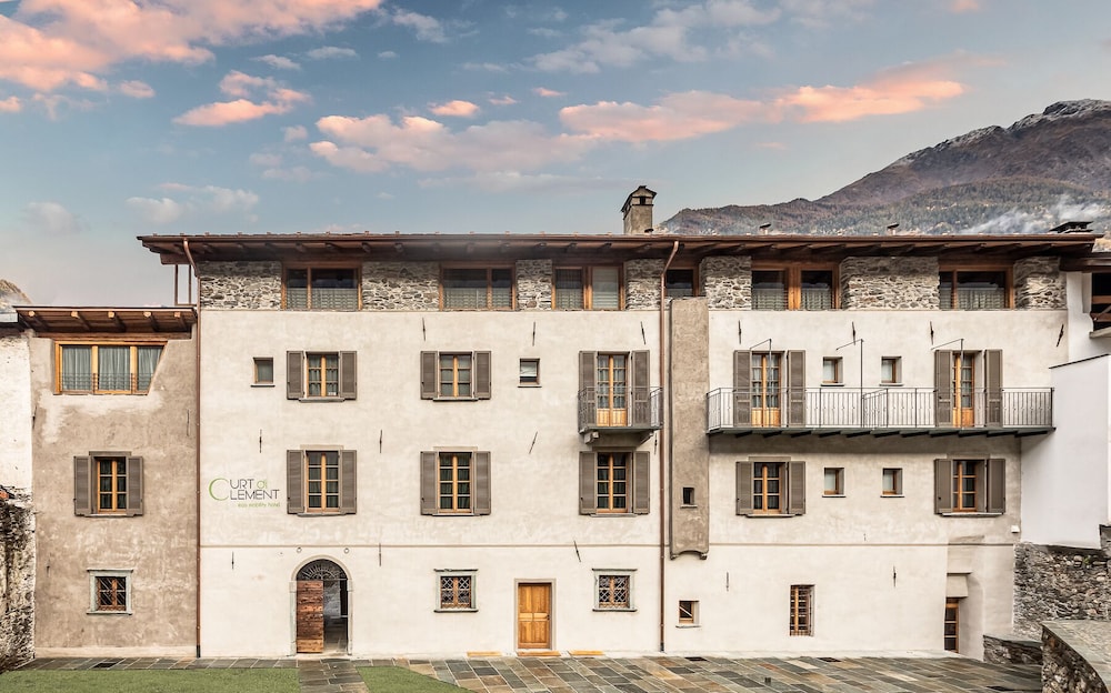 

Catania - Tirano - Curt di Clement Eco Mobility Hotel