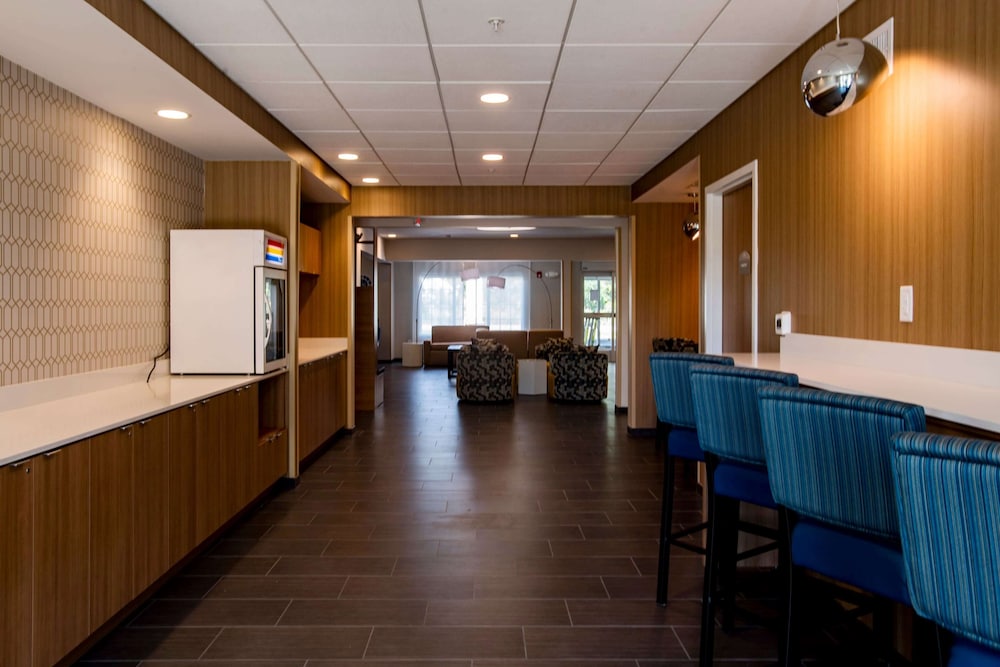 

Bari - Amsterdam - Microtel Inn & Suites by Wyndham Amsterdam