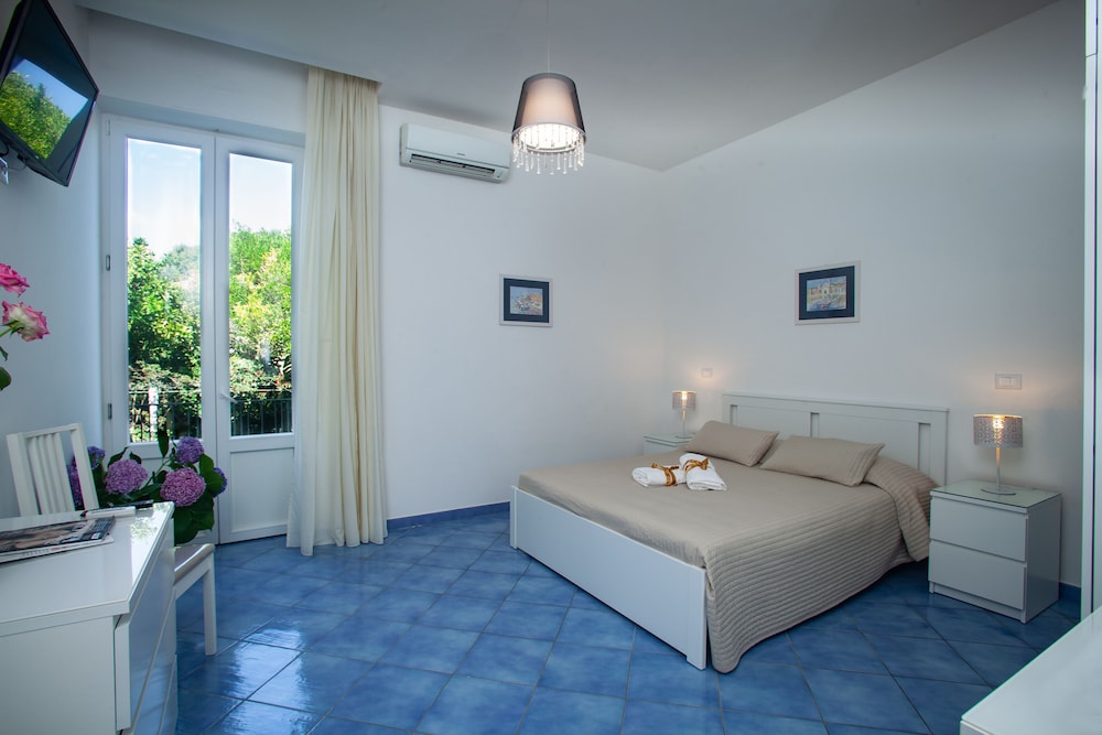 

Milano - Lacco Ameno - Hotel & Residence Matarese