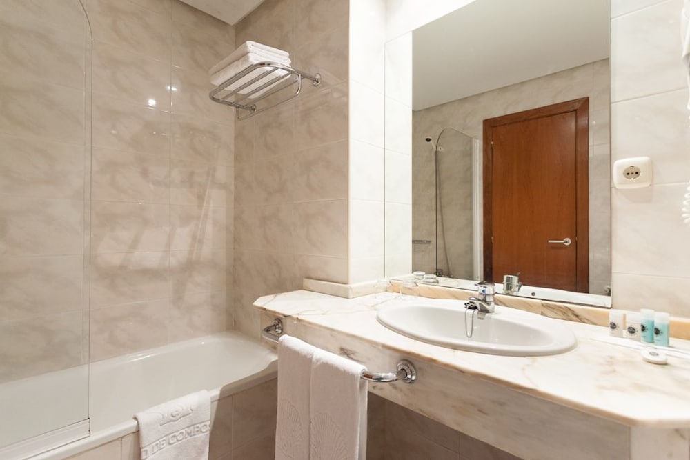 

Bologna - Santiago de Compostela - Hotel Ciudad de Compostela