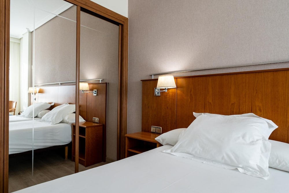

Bologna - Santiago de Compostela - Hotel Ciudad de Compostela