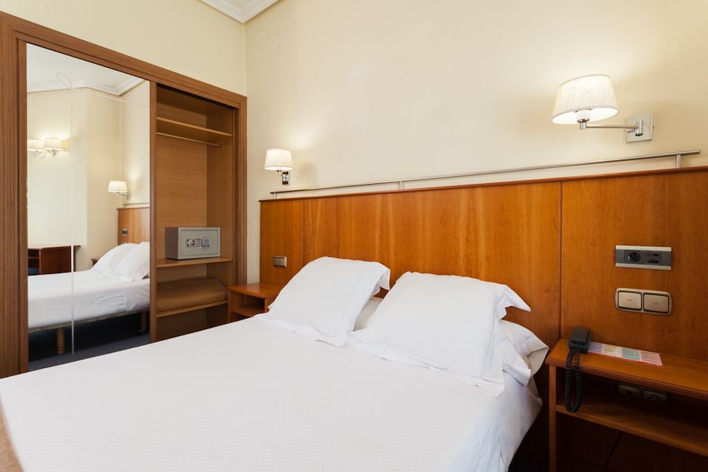 

Roma - Santiago de Compostela - Hotel Ciudad de Compostela