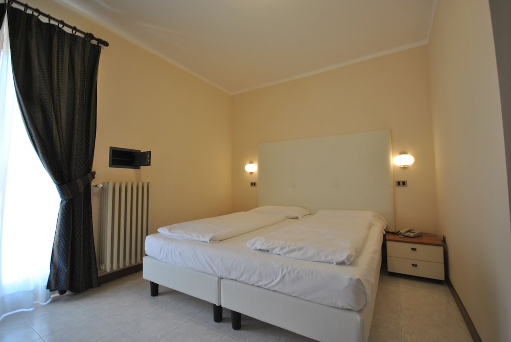 

Lamezia Terme - Gargnano - Hotel Gallo