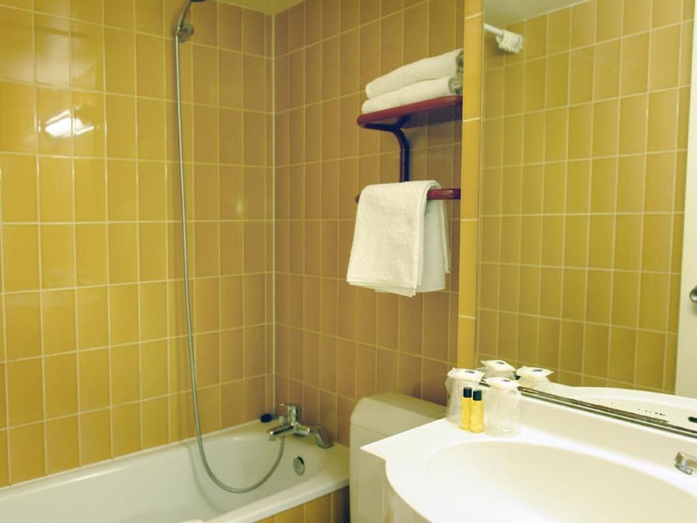 

Cagliari - Gennevilliers - New Hotel Saint Lazare