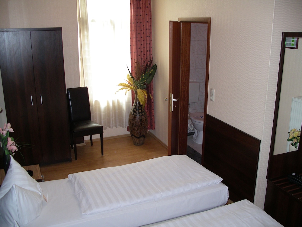 

Lamezia Terme - Francoforte sul Meno - Hotel Elbe Street 34