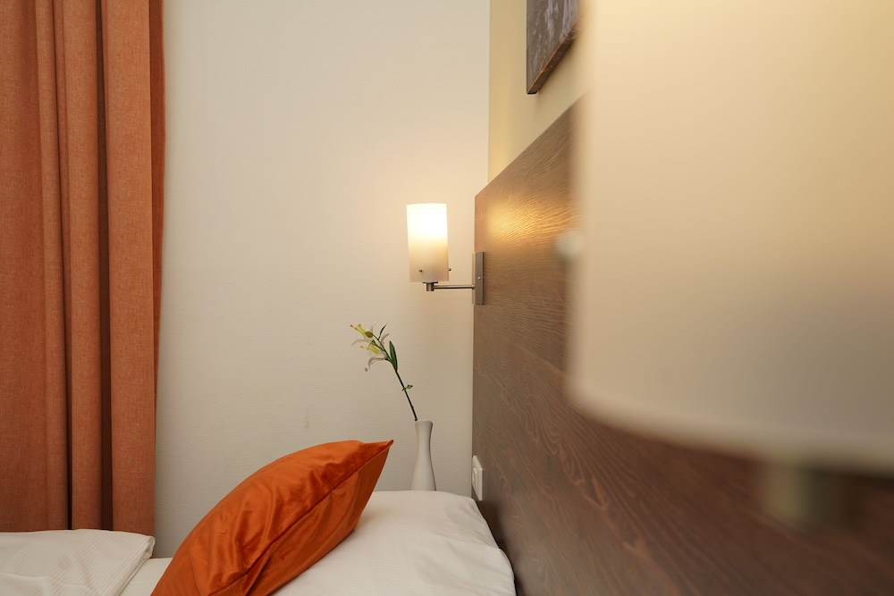 

Bari - Francoforte sul Meno - Hotel Little Paris