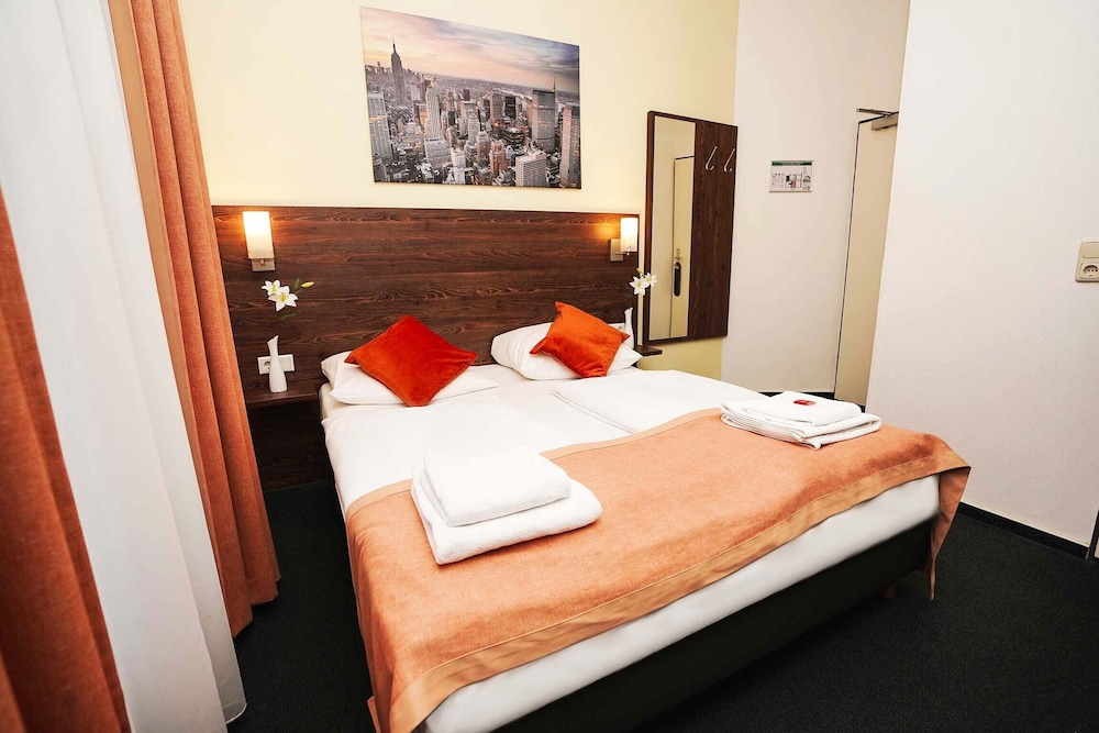 

Milano - Offenbach - Hotel Little Paris