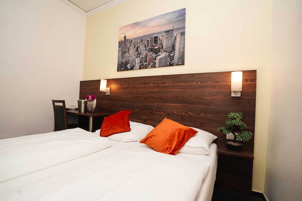 

Bari - Francoforte sul Meno - Hotel Little Paris