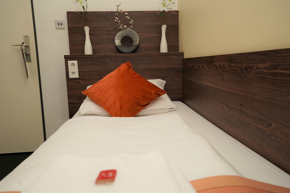 

Milano - Francoforte sul Meno - Hotel Little Paris