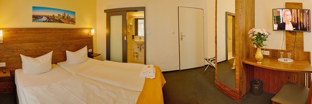 

Milano - Francoforte sul Meno - Hotel Little Paris