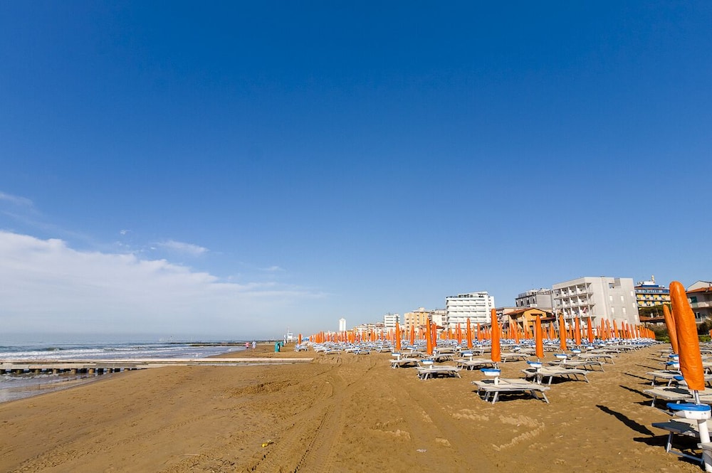 

Bari - Jesolo - Hotel DOLCEVITA Park & Beach included
