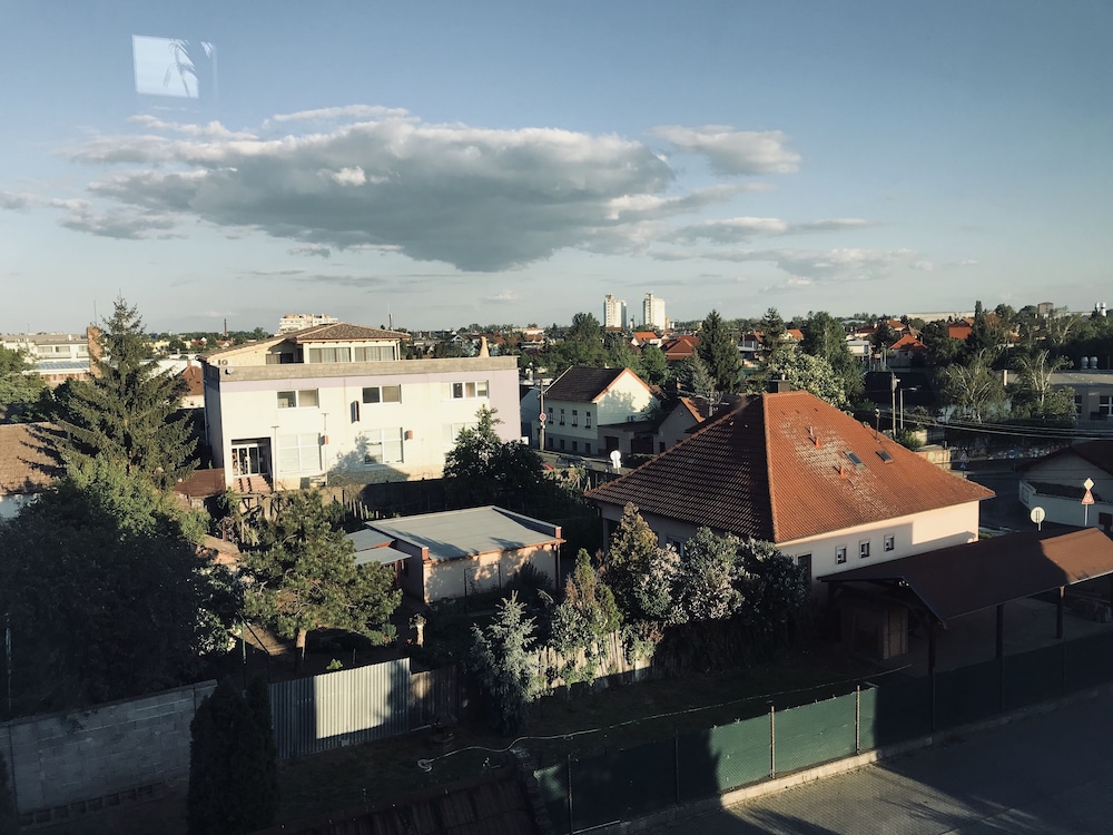 

Milano - Senec - Hotel Nostalgia
