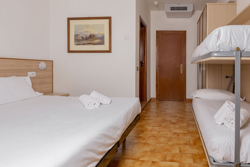 

Napoli - Gubbio - Catignano Hotel Ristorante