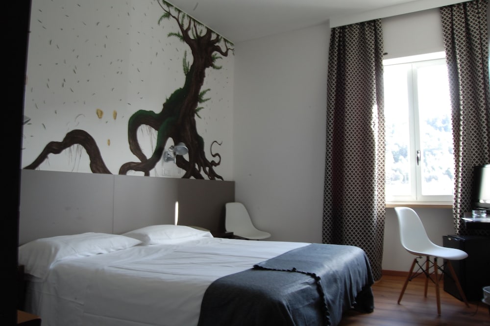 

Lamezia Terme - Spoleto - LH Hotel Arca Street Art