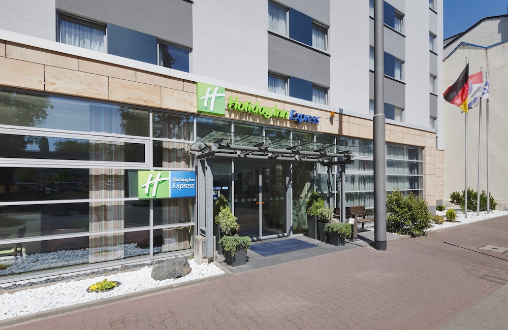 

Napoli - Frankfurt-Main Airport - Holiday Inn Express Frankfurt - Messe