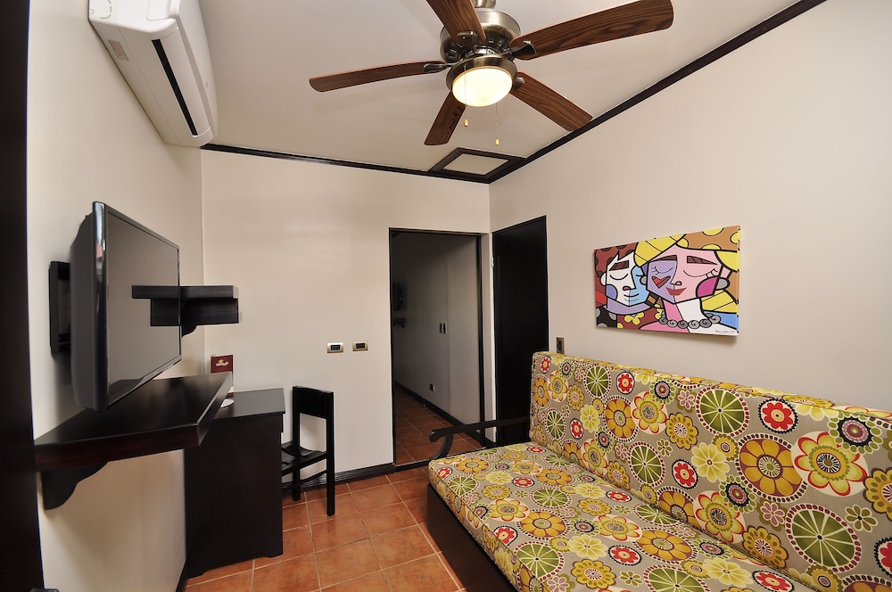 

Roma - Playa Hermosa - Hotel Colono Beach