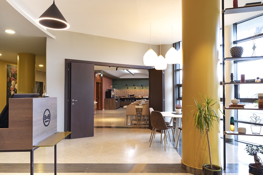 

Cagliari - Pisa - B&B Hotel Pisa