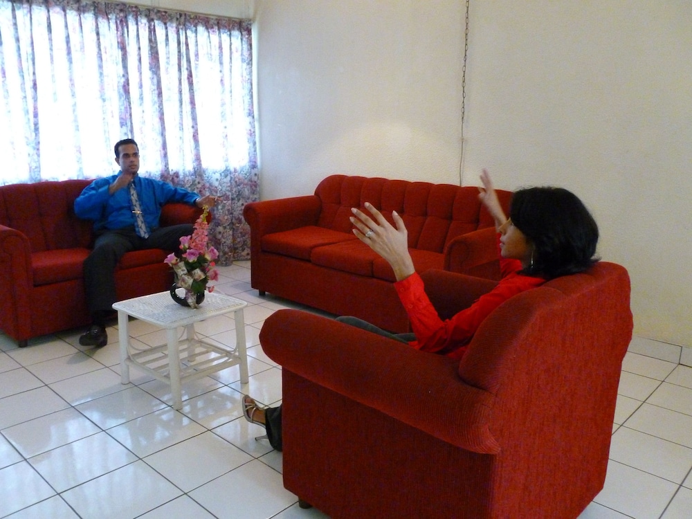 

Roma - Port of Spain - Royal Palm Suite Hotel