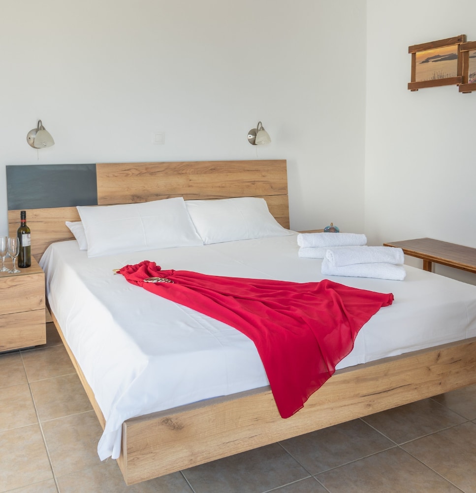 

Milano - Megalokhórion - Adamastos