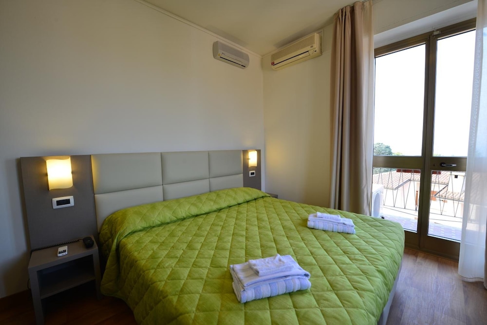 

Lamezia Terme - Castelnuovo del Garda - Hotel Bella Peschiera