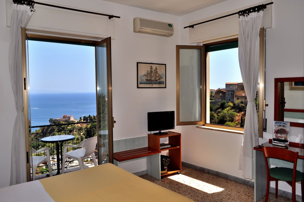 

Verona - Calatabiano - Hotel Condor
